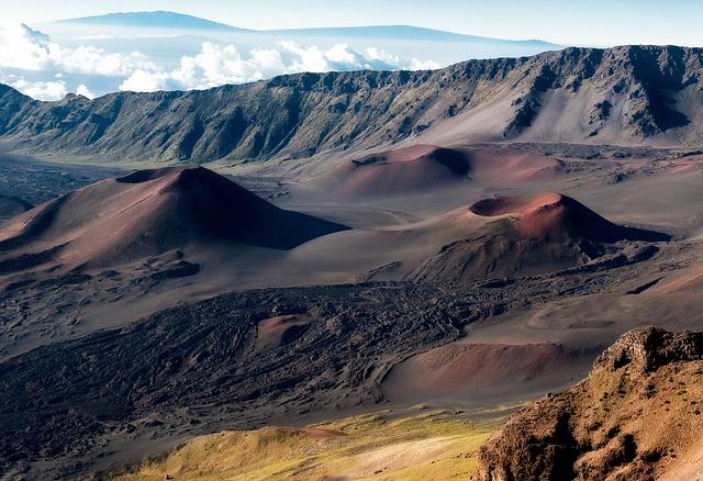 Increased Seismic Activity Sparks Concern over Sundhnúkur Crater Row