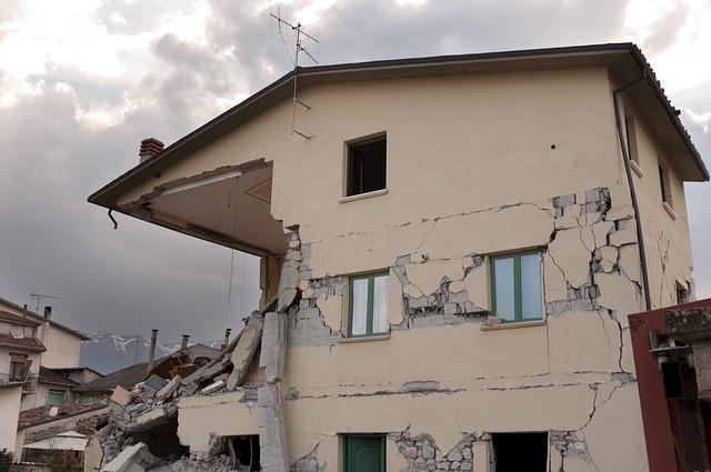 recommendations for Residents and Tourists in Earthquake-Prone Areas