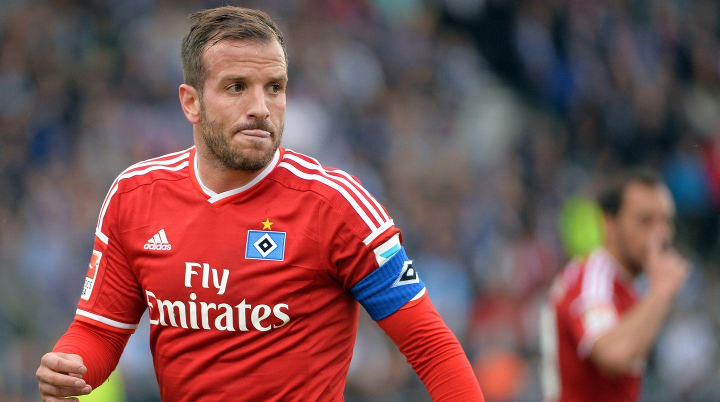 Examining the Critique: Van der Vaarts Perspective and it's Reception among Spanish Fans