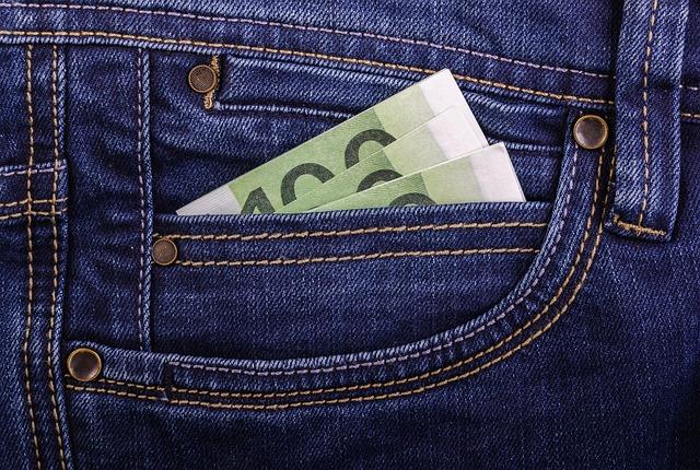 Understanding‌ the Demographics of ‌Low-Wage earners in Greece