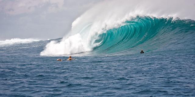 Adventure Awaits: Surfing and Water Sports in Portugals Best Beach Towns