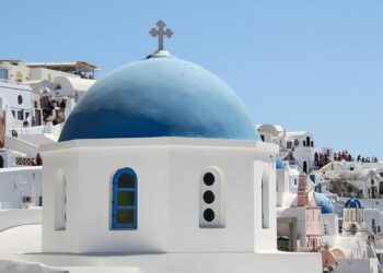 Greece holiday boom as country signs drastic new £1bn tourism deal – Express