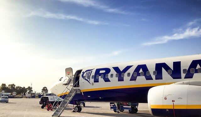 Ryanair passengers stranded in Spain after late-night diversion and air-traffic controllers went home – The Independent