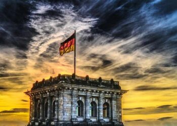 German Private-Sector Expands at Fastest Pace in 10 Months – Bloomberg