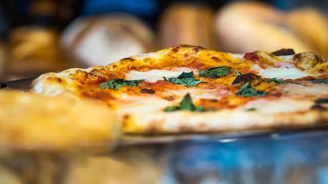 Iconic Pizzerias That Define Quality