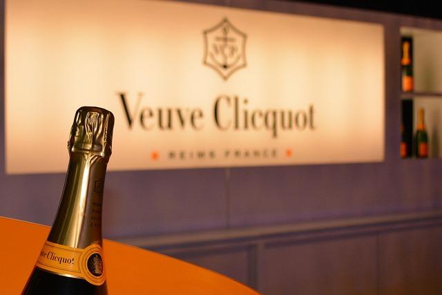 Veuve Clicquot⁣ Introduces ⁤innovative ⁣Underwater Experience