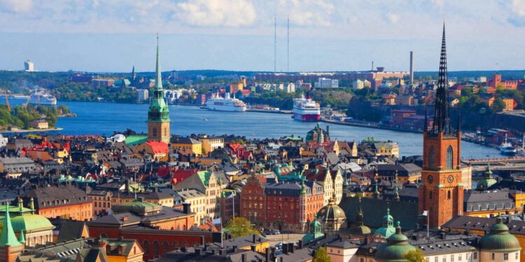 Sweden’s Krona Set for More Gains After Best Quarter in 15 Years – Bloomberg.com