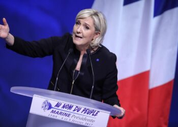 Le Pen’s Supporters Set Paris Ablaze with a Dynamic Populist Rally!