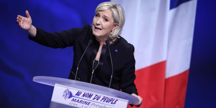 Le Pen’s Supporters Set Paris Ablaze with a Dynamic Populist Rally!