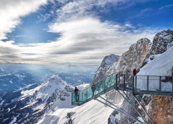 Unleash Your Adventurous Spirit at the Dachstein Glacier Skywalk in Austria!