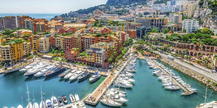 Thrilling Clash on the Horizon: Monaco Takes on Lyon – Key Predictions, Team Updates, and Lineup Insights!