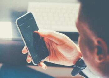 Empowering Gibraltar Parents: Standing Strong Against Youth Smartphone Overuse!