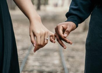 Enchanting Honeymoon Adventure: A Local Couple’s Unforgettable Meeting with Pope Leo XIV in Italy!