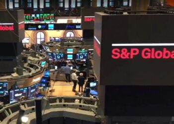 Rising Alarm: S&P Global Hints at Possible Junk Status for Romania’s Credit Rating