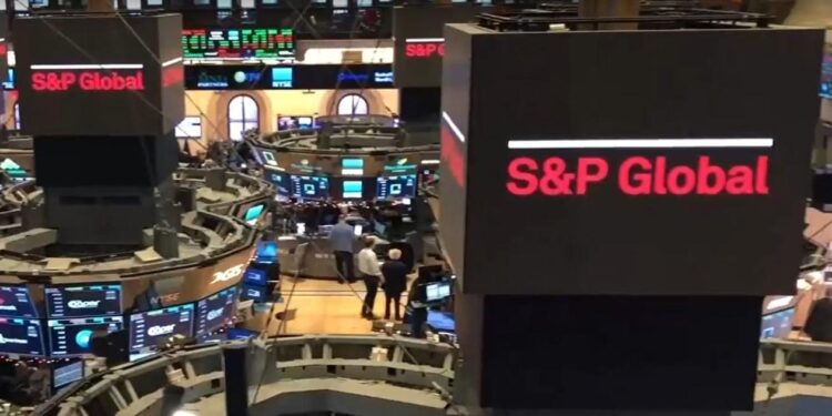 Rising Alarm: S&P Global Hints at Possible Junk Status for Romania’s Credit Rating