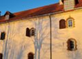 Provocative Statement: Narva Museum’s Bold Putin-Hitler Banner Ignites Heated Debate
