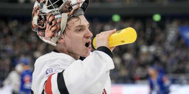 Antoine Keller Dazzles as France’s Hero with 47 Saves in Epic Overtime Showdown Against Finland!