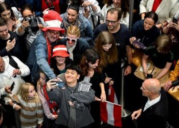 JJ’s Epic Comeback: Fil-Austrian Eurovision Champion Receives a Hero’s Welcome in Vienna!