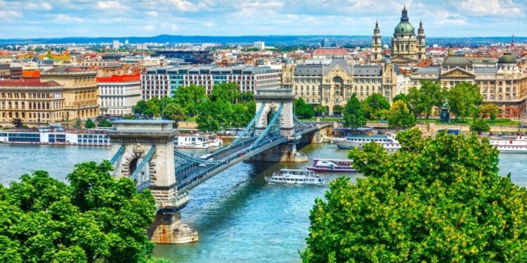 Exploring the Right’s Enchantment with Hungary: What’s Behind the Allure?