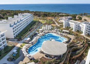 30 Best Hotels in Portugal: From Charming Seaside Boutiques to Luxurious City Retreats