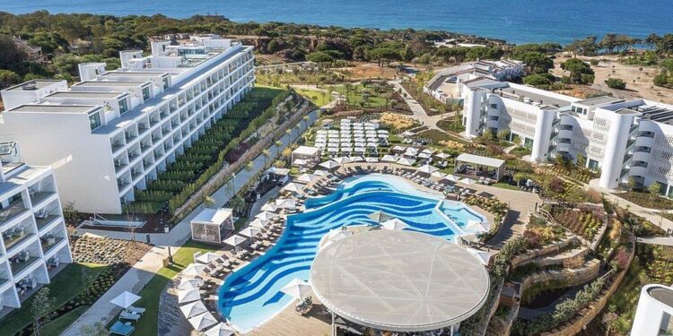 30 Best Hotels in Portugal: From Charming Seaside Boutiques to Luxurious City Retreats