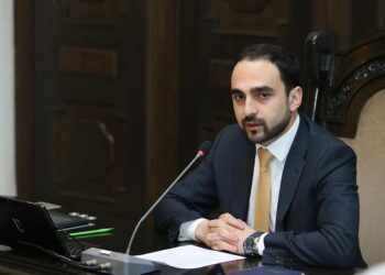 Armenian Deputy PM Holds Key Meeting with Philip Morris International Regional Executive
