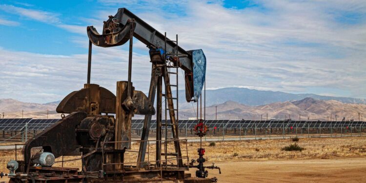 Kazakhstan’s State Oil Firm Plans Yuan Bonds Amid OPEC Production Cuts Defiance