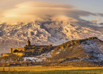 Bridging Divides: Armenia and Azerbaijan Engage in Dialogue Within the European Political Community