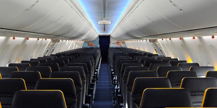 Dramatic Boeing 737 Crash During Ryanair Flight from London to Greece