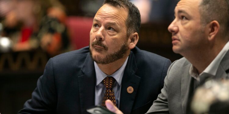 Arizona House Speaker Montenegro Pushes for ‘Continuation Budget,’ Raising Government Shutdown Concerns