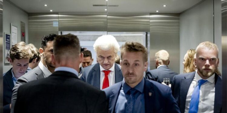 Dutch Government Collapses Amid Fierce Migration Dispute