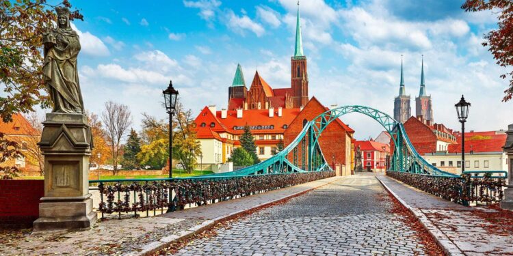 Poland Races to Evacuate Priceless Artworks Amid Rising Threat of Russian Invasion