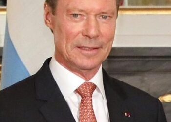 Grand Duke Henri’s Memorable Farewell: A Regal Presence at the Papal Inauguration