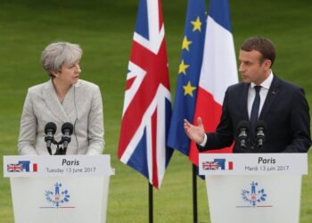 Macron Urges UK and France to Break Free from US and China Dependence