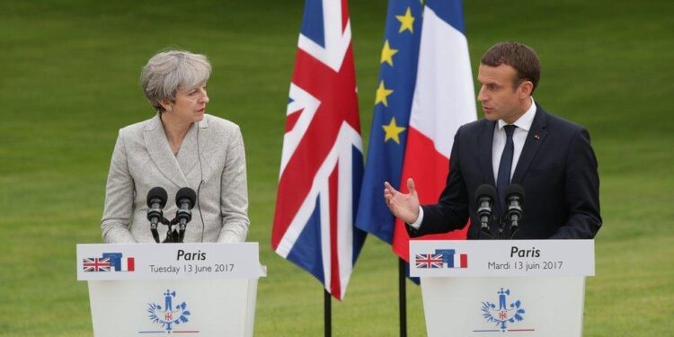 Macron Urges UK and France to Break Free from US and China Dependence