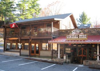 Discover California’s “Little Switzerland” and Its Hidden Lake with Sandy Beaches