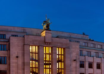Czech National Bank Makes Bold Moves with Big Buys in Palantir and Coinbase Stocks