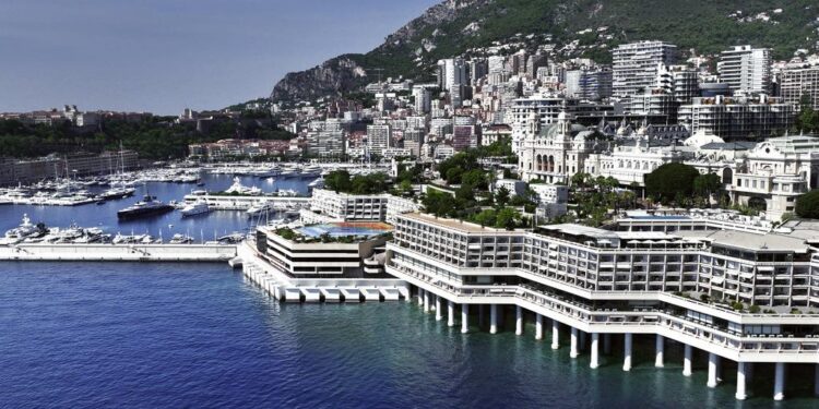 Riviera Luxe: Monte-Carlo & Riviera Beach Guide – HelloMonaco