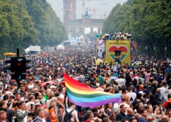 Germany updates: Huge turnout for Berlin Pride march – DW