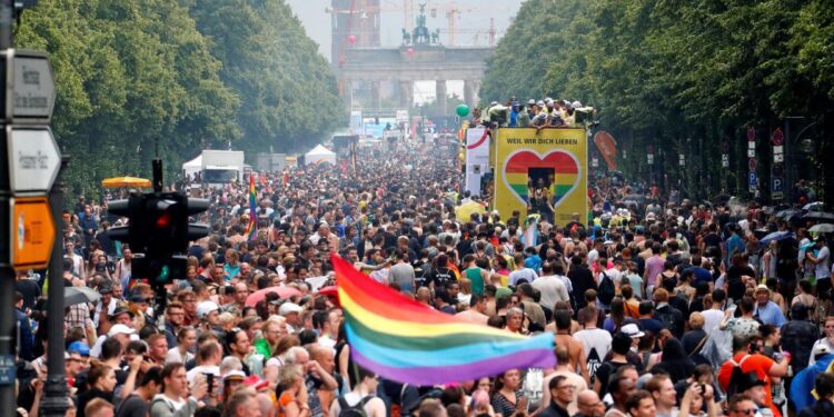 Germany updates: Huge turnout for Berlin Pride march – DW