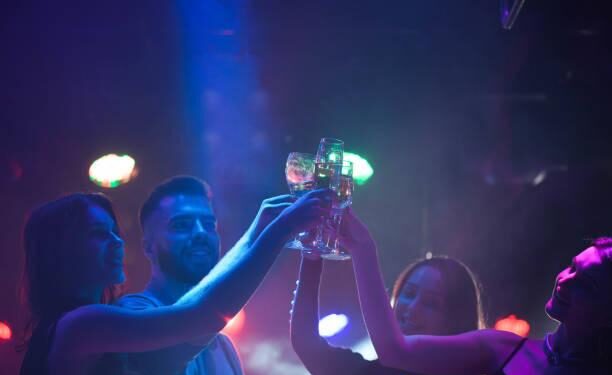 Georgia’s nightclubs fight for freedom to party – DW