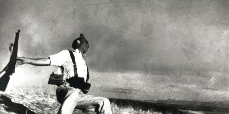 The Hungarian-American Photography Connection – PetaPixel