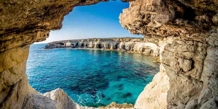 Cyprus: Average monthly earnings of employees increases to €2,500 – MSN