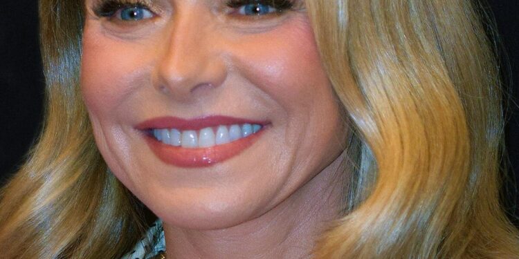 Kelly Ripa, Mark Consuelos speak with David Muir about rooting for the underdogs as new Italian soccer team owners – ABC News