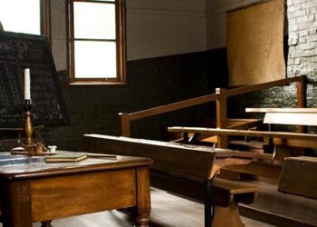 Visit to the First Teacher’s Museum/ Taravari: The Albanian language does not have equal treatment with Macedonian – cna.al