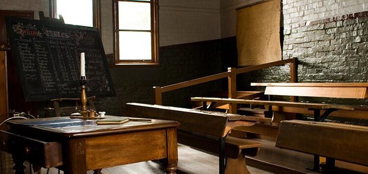 Visit to the First Teacher’s Museum/ Taravari: The Albanian language does not have equal treatment with Macedonian – cna.al