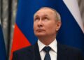 Putin team trolls Ukraine as it serves ‘Chicken Kyiv’ on plane ahead of Trump summit – The Independent