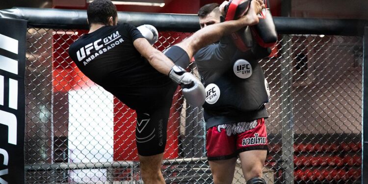 Man charged after shooting at Miami boxing gym during sparring session – CBS News