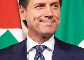 Prime Minister of Italy spotted ‘rolling her eyes’ after laughing at Trump’s joke during meeting – UNILAD