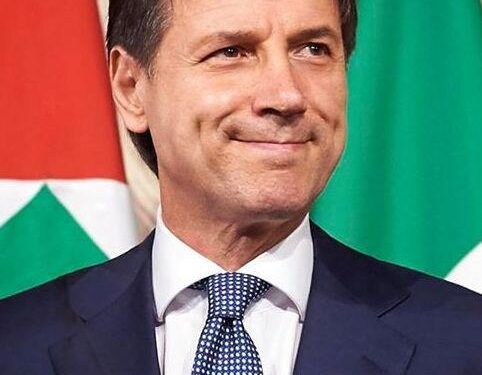 Prime Minister of Italy spotted ‘rolling her eyes’ after laughing at Trump’s joke during meeting – UNILAD